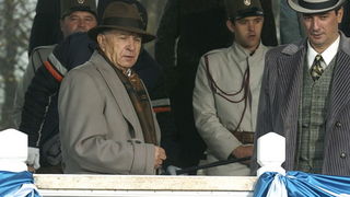 Beograd,071209.
Miroslav Ciro Blazevic na snimanju filma Montevideo bog te video, koji rezira Dragan Bjelogrlic. Radnja filma smjestena je u 1930. godinu i kvalifikacijsku utakmicu za odlazak na Svjetsko nogometno prvenstvo koje se odrazalo u Urugvaj.
Fot