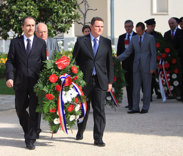 Dan županije: Polaganje vijenaca na Gradskom groblju Zadar Dan županije: Polaganje vijenaca na Gradskom groblju Zadar