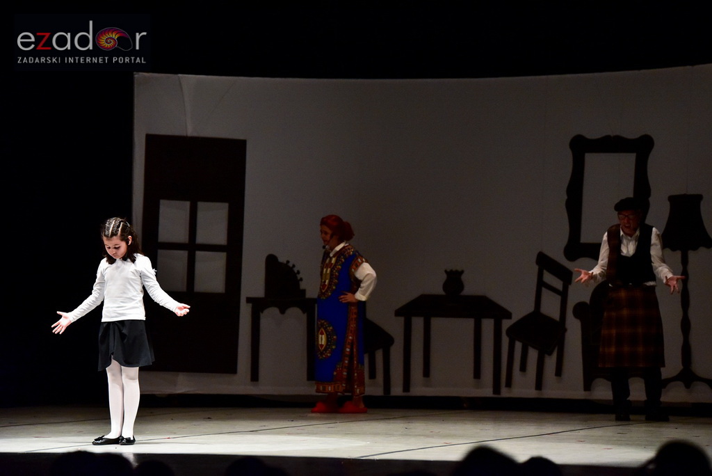 Predstava “Odgojoj” Plesne udruge Gesta u HNK Zadar