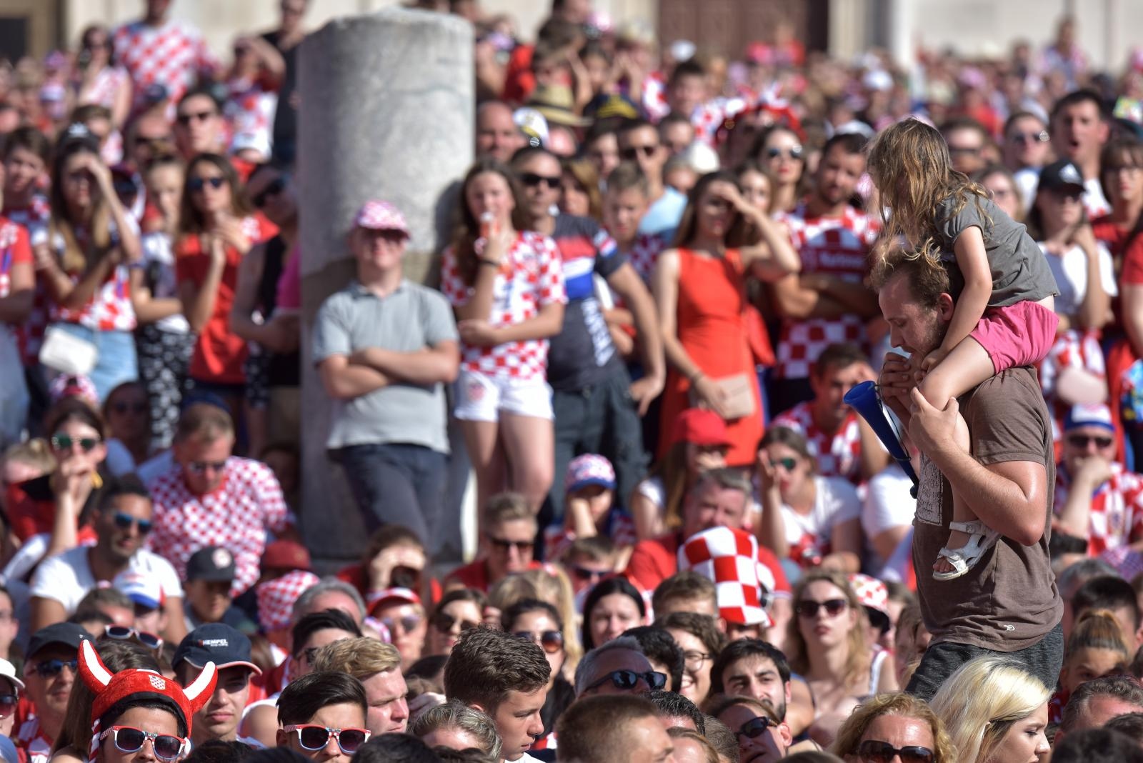 Tisuće Zadrana na Forumu navijalo za Vatrene u finalu Svjetskog prvenstva Tisuće Zadrana na Forumu navijalo za Vatrene u finalu Svjetskog prvenstva