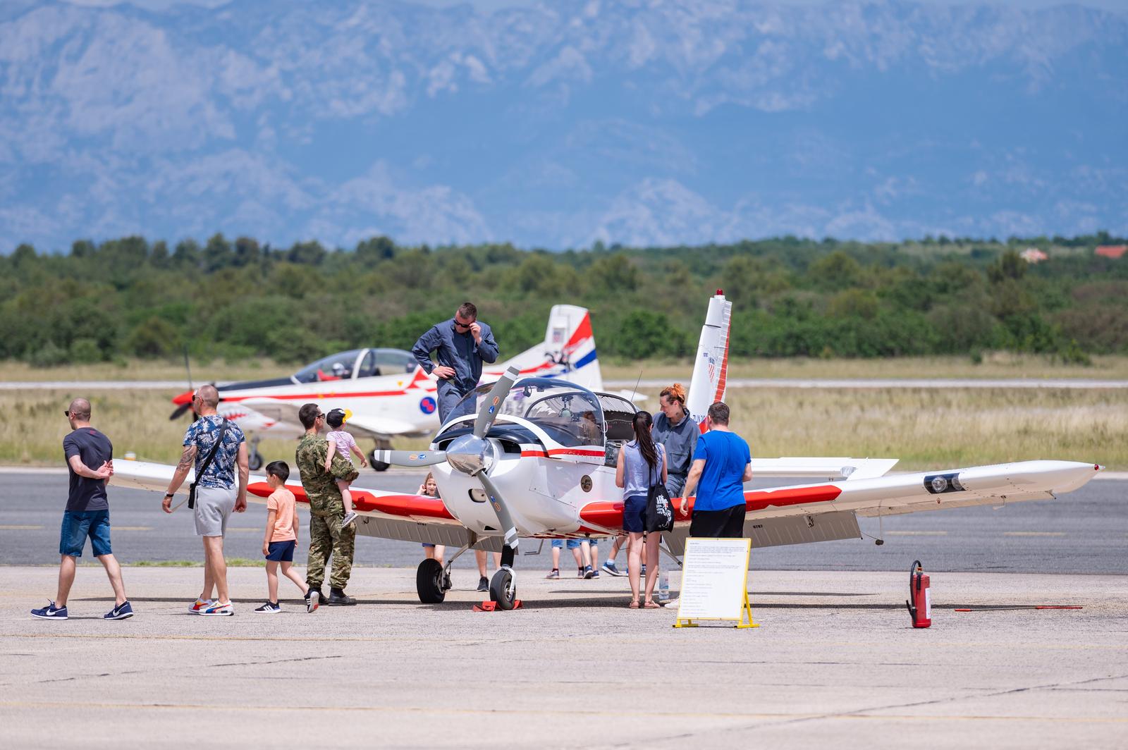 Dan otvorenih vrata vojarne u Zemuniku Dan otvorenih vrata vojarne u Zemuniku