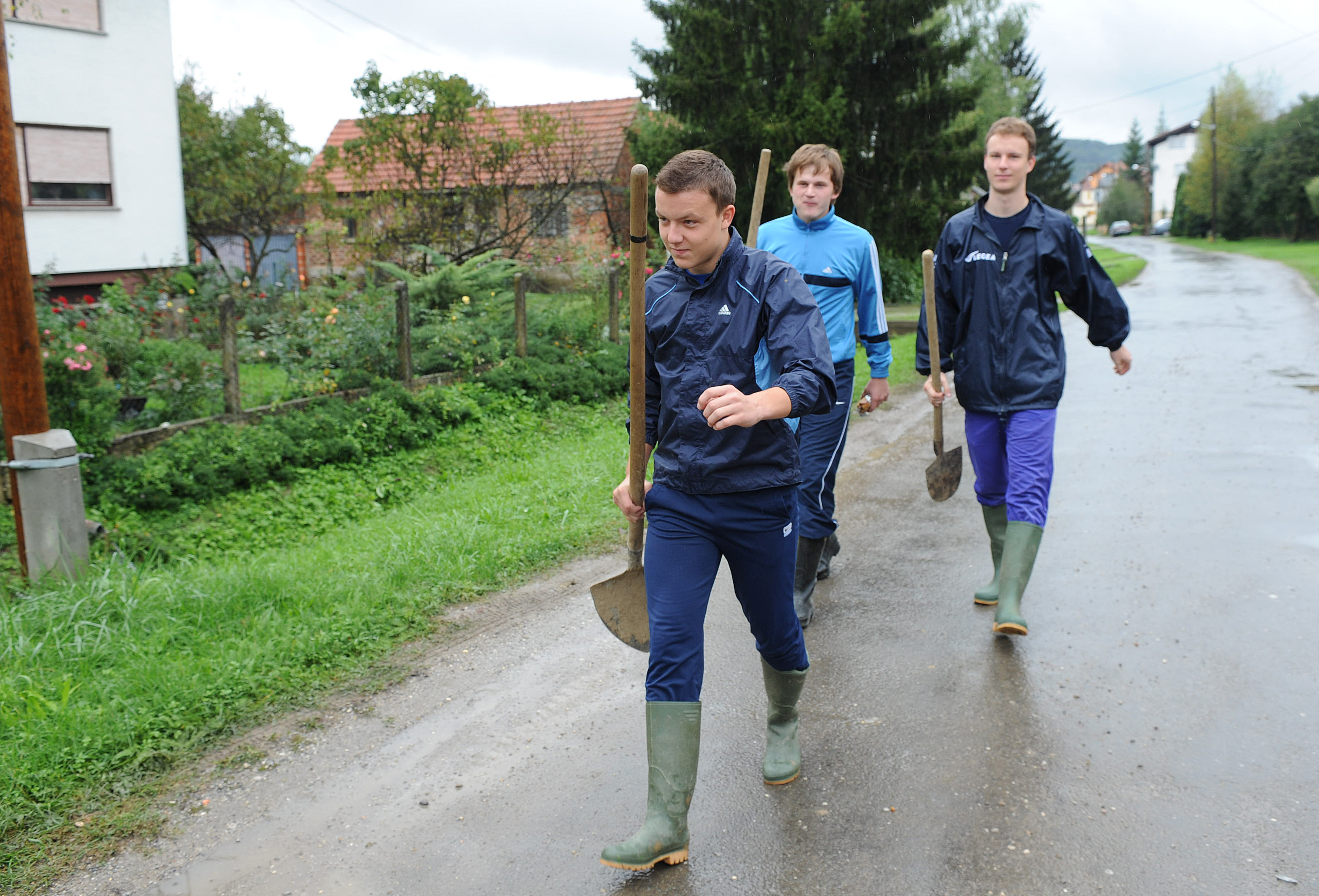 Rijeka Krapina se izlila iz svog korita nakon nekoliko dana neprekinutih kiša te je poplavila kuće i podrume u Zaprešiću, a vodostaj rijeke Save i dalje raste, Foto: Damir Krajac / CROPIX