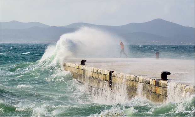 Spektakularna igra valova na zadarskoj rivi 5. studenog 2014.  Foto: Marin Pitton