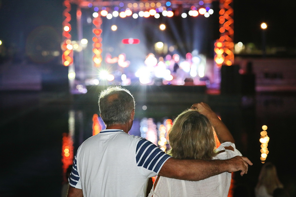 Halid Bešlić maestralno zaključio koncertnu sezonu u Biogradu na Moru