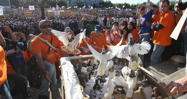 Zadar, 080510.
Zadar je domacin Susreta katolicke mladezi 2010. 
Susret ce trajati dva dana a u njemu ce sudjelovati preko 30.000 mladih iz Hrvatske i svijeta. 
Na slici: misa u sportskom centru Visnjik.
Foto: Vladimir Ivanov  / CROPIX