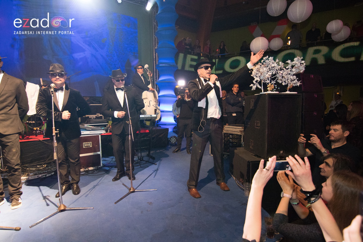 Ludnica u Saturnusu: Najbolji doček u svemiru i šire Ludnica u Saturnusu: Najbolji doček u svemiru i šire