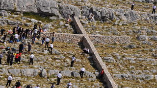 Kornat, 300811.
Obiljezavanje 4. obljetnice kornatske tragedije, u kojoj je, gaseci pozar na Kornatu 30. kolovoza 2007. godine, smrtno stradalo 12 vatrogasaca. Obitelji poginulih vatrogasaca, njihovi prijatelji te visoko izaslanstvo na otoku Kornat, u uv Kornat, 300811.
Obiljezavanje 4. obljetnice kornatske tragedije, u kojoj je, gaseci pozar na Kornatu 30. kolovoza 2007. godine, smrtno stradalo 12 vatrogasaca. Obitelji poginulih vatrogasaca, njihovi prijatelji te visoko izaslanstvo na otoku Kornat, u uv
