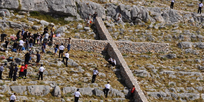 Kornat, 300811. 
Obiljezavanje 4. obljetnice kornatske tragedije, u kojoj je, gaseci pozar na Kornatu 30. kolovoza 2007. godine, smrtno stradalo 12 vatrogasaca. Obitelji poginulih vatrogasaca, njihovi prijatelji te visoko izaslanstvo na otoku Kornat, u uv