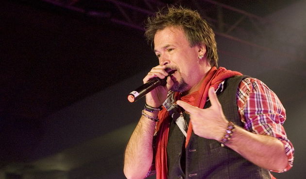 Rijeka, 141010. Danas je Dvorani mladosti na Trsatu pred punom dvoranom odrzao koncert Zlatan Stipisic Gibonni. Foto: Zeljko Sop / CROPIX