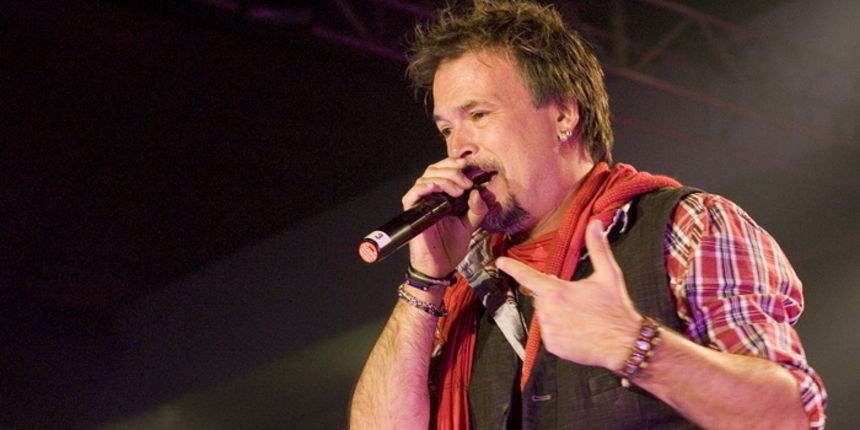 Rijeka, 141010. Danas je Dvorani mladosti na Trsatu pred punom dvoranom odrzao koncert Zlatan Stipisic Gibonni. Foto: Zeljko Sop / CROPIX