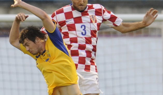 Zagreb, 060609.
Stadion Maksimir.
Kvalifikacijska utakmica skupine 6 izmedju reprezentacija Hrvatske i Ukrajine za Svjetsko nogometno prvenstvo u Juznoafrickoj Republici 2010 godine.
Na slici: Josip Simunic i Milevskyi.
Foto: Drago Sopta / CROPIX