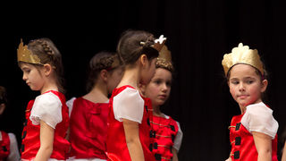 Plesna čestitka Zadarskog plesnog ansambla, Foto: Leo Banić Plesna čestitka Zadarskog plesnog ansambla, Foto: Leo Banić