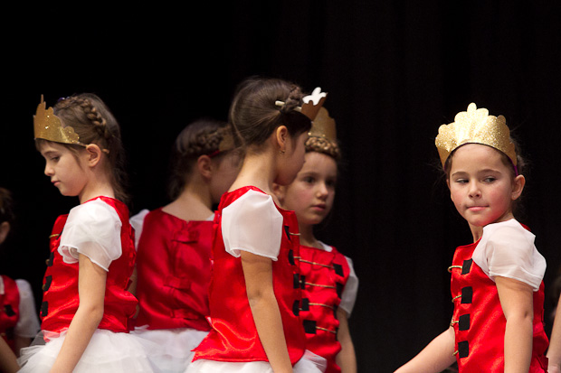 Plesna čestitka Zadarskog plesnog ansambla, Foto: Leo Banić Plesna čestitka Zadarskog plesnog ansambla, Foto: Leo Banić