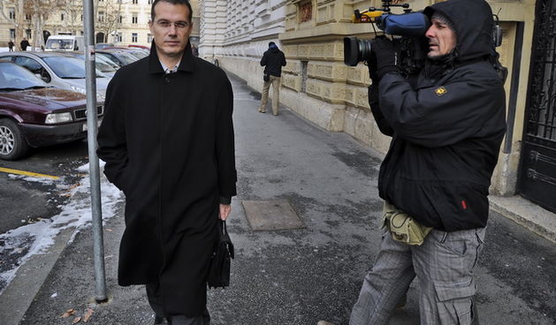 Zagreb, 181209.Zrinski trg.Bivsi drzavni tajnik Zdravko Livakovic snimljen pri izlasku iz Zupanijskog suda.Foto: Vjekoslav Skledar / CROPIX