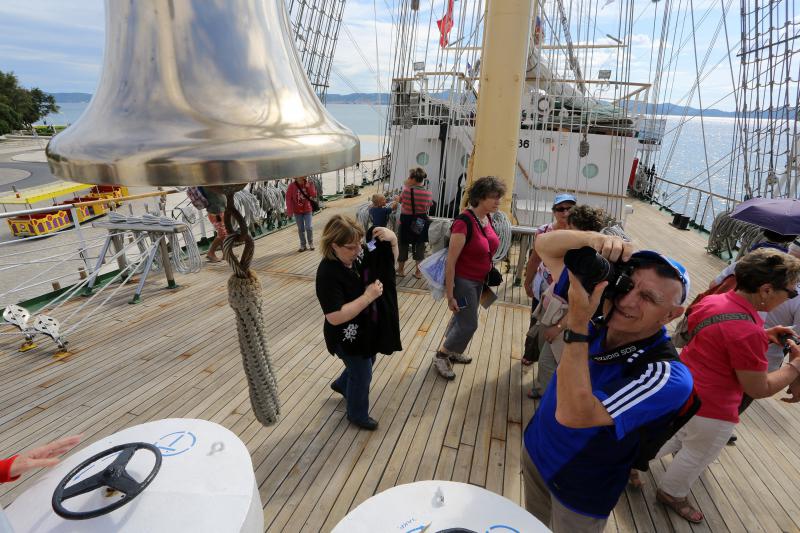 Pokraj Morskih orgulja i Pozdrava Suncu pristao je ruski skolski jedrenjak “Nadezhda”. Dug je 109 metara te ima tri jarbola. Photo: Filip Brala/PIXSELL