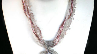 Izložba nakita u Muzeju antičkog stakla