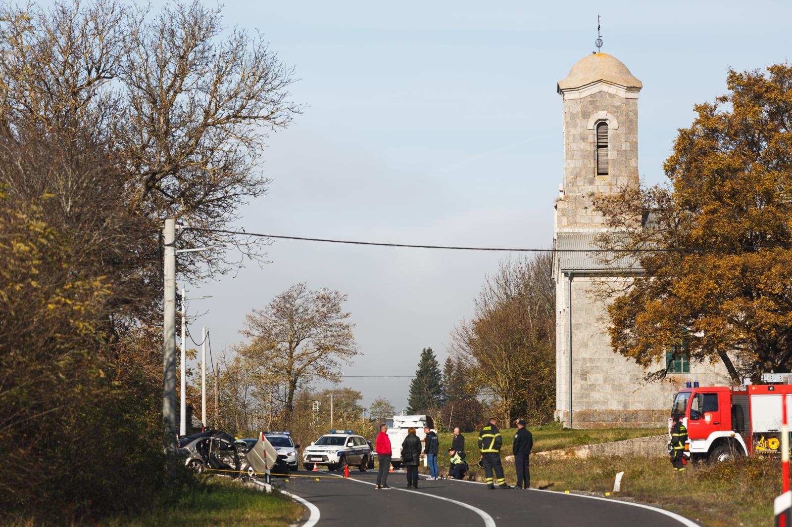Jošani: Tri osobe poginule u frontalnom sudaru između dva automobila Jošani: Tri osobe poginule u frontalnom sudaru između dva automobila