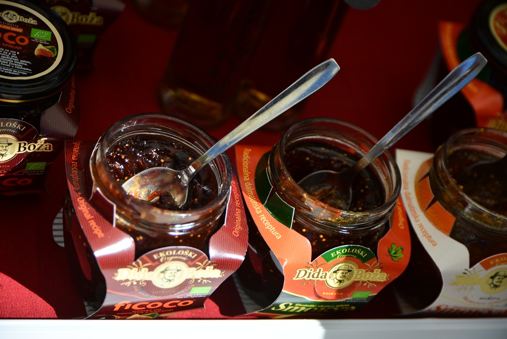 9. Festival smokava: Sajam na Trgu pet bunara