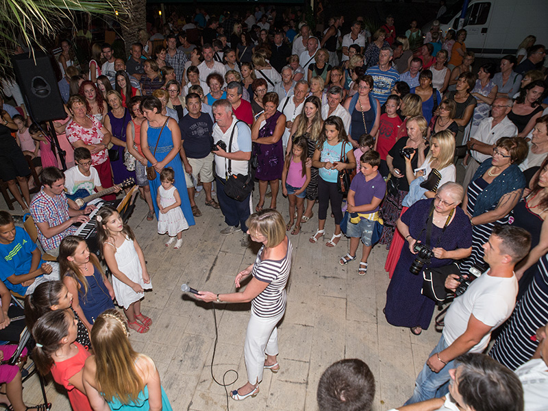 Biograd na moru: Otvorena izložba fotografija “Lunjske masline” Biograd na moru: Otvorena izložba fotografija “Lunjske masline”
