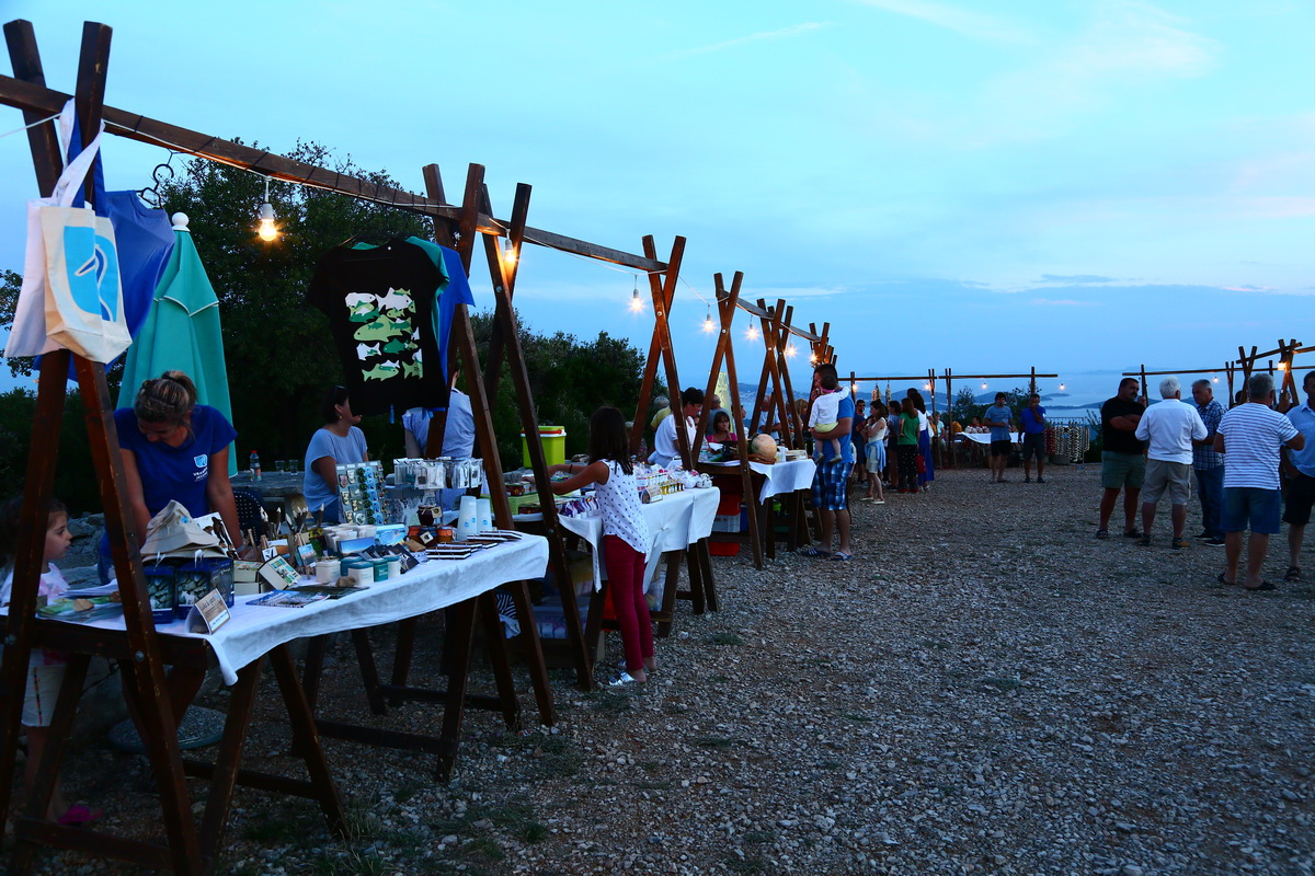 Na vidikovcu Kamenjak održan 5. Sajam lokalnih proizvoda ”Luka i igara” Na vidikovcu Kamenjak održan 5. Sajam lokalnih proizvoda ”Luka i igara”