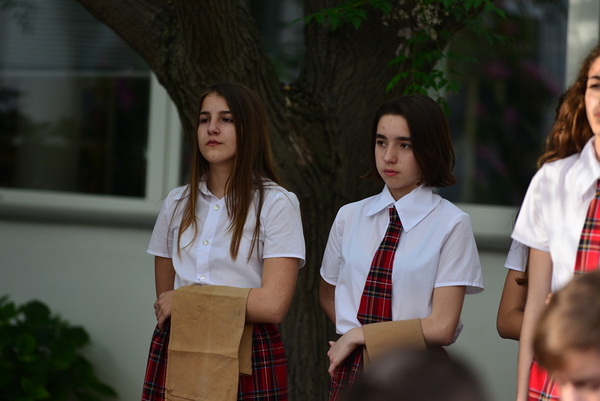 Kazališna udruga “Igrajmo se” predstavila je dramsku igru “Coffee to go” u atriju Gradske knjižnice Zadar