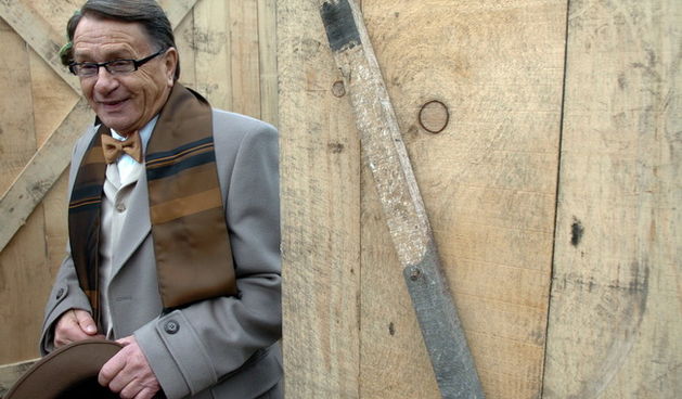 Beograd,071209.
Miroslav Ciro Blazevic na snimanju filma Montevideo bog te video, koji rezira Dragan Bjelogrlic. Radnja filma smjestena je u 1930. godinu i kvalifikacijsku utakmicu za odlazak na Svjetsko nogometno prvenstvo koje se odrazalo u Urugvaj.
Fot