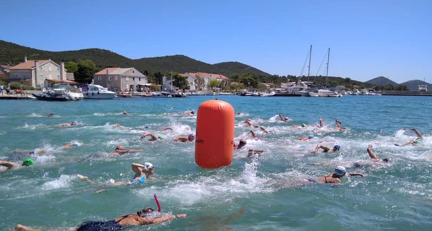 Dina Levačić, plivanje Dina Levačić, plivanje