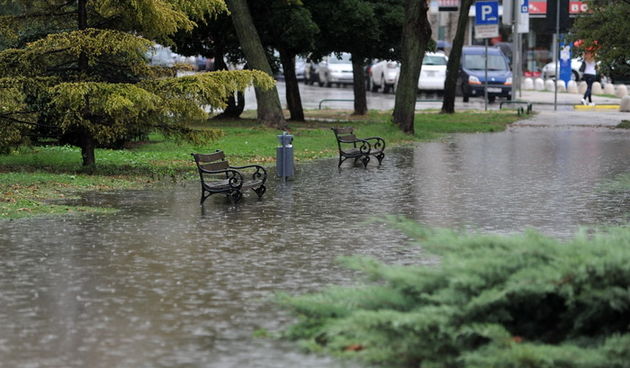 Zadar, 130912.
Obilne kise opet su prouzrocile poplavu u nekm dijelovima grada.
Na fotografiji: park na Relji.
Foto: Luka Gerlanc / CROPIX