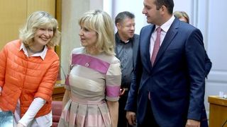 Ingrid Antičević Marinović svojim modnim izričajem razbija saborsko sivilo. Foto: Patrik Maček/PIXSELL Ingrid Antičević Marinović svojim modnim izričajem razbija saborsko sivilo. Foto: Patrik Maček/PIXSELL