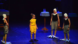 Premijera predstave Ružno pače u izvedbi radionice Donatolina