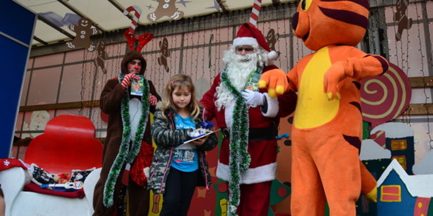 Supernova Zadar: Sveti Nikola i kamion Djeda mraza, Foto: Iva Perinčić Supernova Zadar: Sveti Nikola i kamion Djeda mraza, Foto: Iva Perinčić