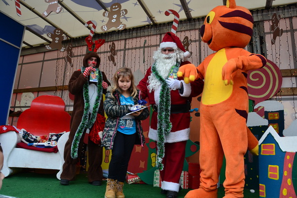 Supernova Zadar: Sveti Nikola i kamion Djeda mraza, Foto: Iva Perinčić Supernova Zadar: Sveti Nikola i kamion Djeda mraza, Foto: Iva Perinčić