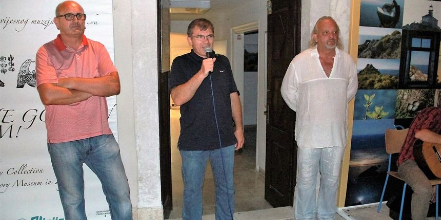 Otvorenje izložbe fotografija “Palagruža” Vinka Pešića u Zavičajnom muzeju Biograd na Moru Otvorenje izložbe fotografija “Palagruža” Vinka Pešića u Zavičajnom muzeju Biograd na Moru