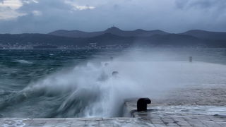 Igra valova na zadarskoj rivi 7. studenog 2014.  Foto: Roberto Lerga