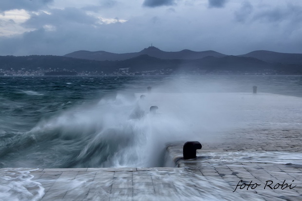 Igra valova na zadarskoj rivi 7. studenog 2014.  Foto: Roberto Lerga