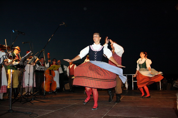 Vecer folklora: KUD Nevijana i ansambl Horenak u Nevidjenima Vecer folklora: KUD Nevijana i ansambl Horenak u Nevidjenima