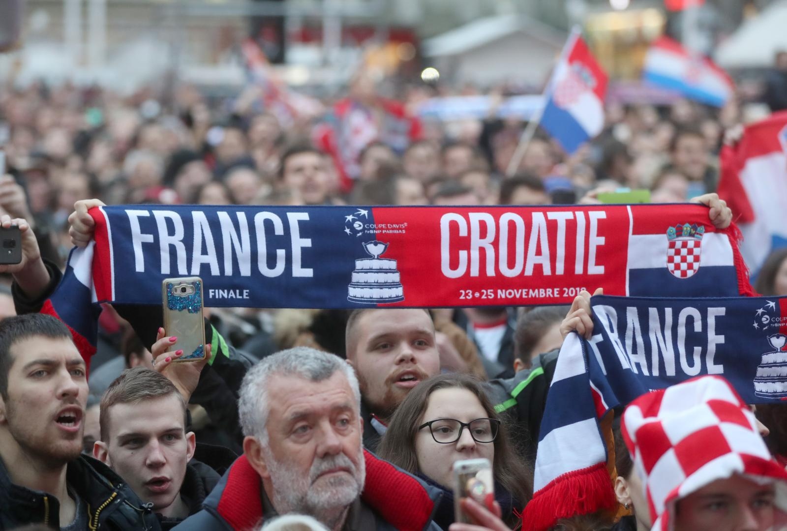 Zlatne tenisače na Trgu bana Josipa Jelačića dočekale tisuće navijača Zlatne tenisače na Trgu bana Josipa Jelačića dočekale tisuće navijača