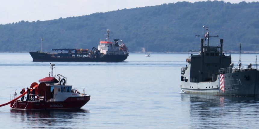 Nacionalna pokazna vjezba suzbijanja oneciscenja mora Jadran-17 u u akvatoriju Kastelanskog zaljeva