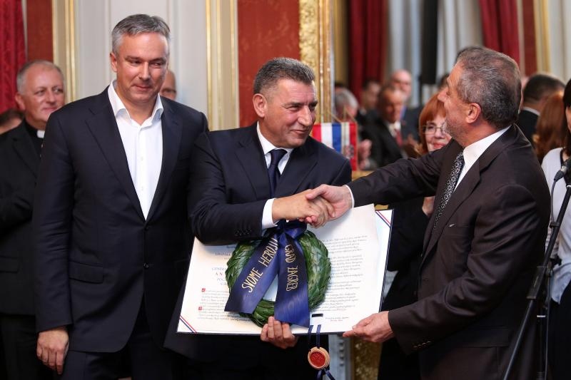 , Zagreb – U Dvercu je odrzana dodjela povelje pocasnog gradjanina Zagreba generalu Anti Gotovini. Photo: Anto Magzan/PIXSELL , Zagreb – U Dvercu je odrzana dodjela povelje pocasnog gradjanina Zagreba generalu Anti Gotovini. Photo: Anto Magzan/PIXSELL