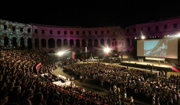 Pula, 180709.
Pocela 56. Pula, Festival igranog filma.
Na slici: arena popunjena do zadnjeg mjesta.
Foto: Goran Sebelic / CROPIX