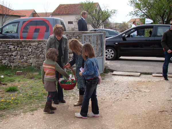 Humanitani uskrsni konvoj Zadar – Oklaj