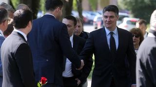 Izaslanstvo SDP-a položilo vijence prvom predsjedniku stranke Ivici Račanu Izaslanstvo SDP-a položilo vijence prvom predsjedniku stranke Ivici Račanu