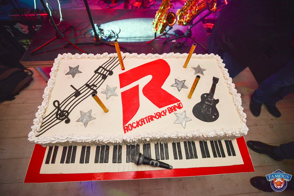 U Famous beach and grill baru Rockatansky bend proslavio je 20 godina djelovanja U Famous beach and grill baru Rockatansky bend proslavio je 20 godina djelovanja