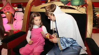 Sv. Luce razveselila mališane u Supernova centru, Foto: Iva Perinčić Sv. Luce razveselila mališane u Supernova centru, Foto: Iva Perinčić