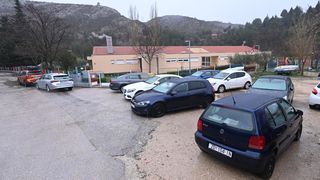 Snijeg i bura: Kolona vozila zaustavljena između Obrovca i Zatona obrovačkog