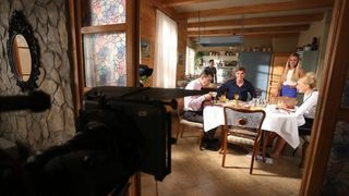 U seriji što će se uskoro početi emitirati igraju Milan Štrljić, Ecija Ojdanić, Marko Knešaurek (gledateljima poznat iz serije “Ruža vjetrova” ), mladi glumci Lujo Kunčević i Petra Kraljev te mnogi drugi