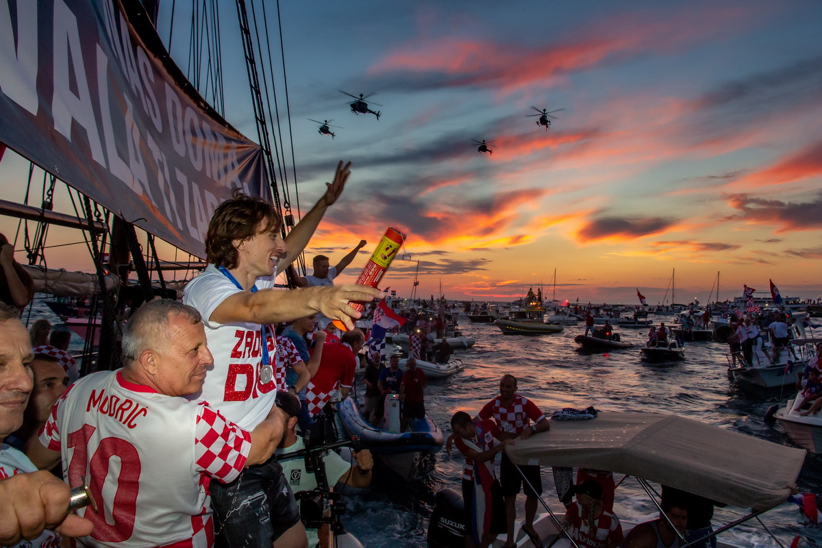 Veličanstven doček četvorice zadarskih Vatrenih od Gradskog mosta do Foruma