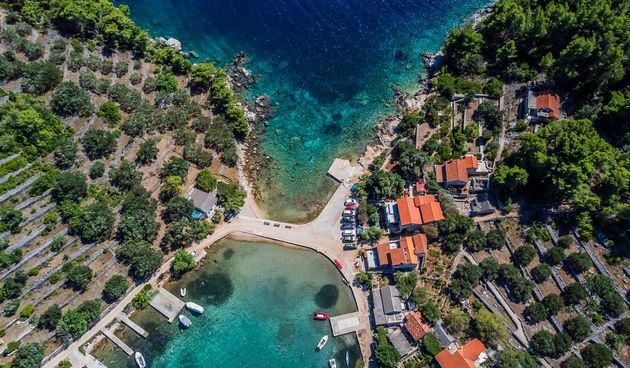 Pogled iz zraka na drevnu potopljenu cestu kod Korčule, po njoj su ljudi hodali prije 7.000 godina