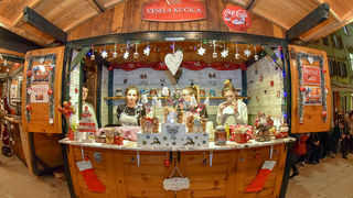 Deset tisuća posjetitelja uživalo u otvorenju Adventa u Zadru- koncertu Ivana Zaka i vatrometu