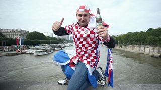 Euro 2016: Hrvatski navijači napravili fenomenalnu atmosferu u Parizu. Photo: Sanjin Strukić/PIXSELL Euro 2016: Hrvatski navijači napravili fenomenalnu atmosferu u Parizu. Photo: Sanjin Strukić/PIXSELL